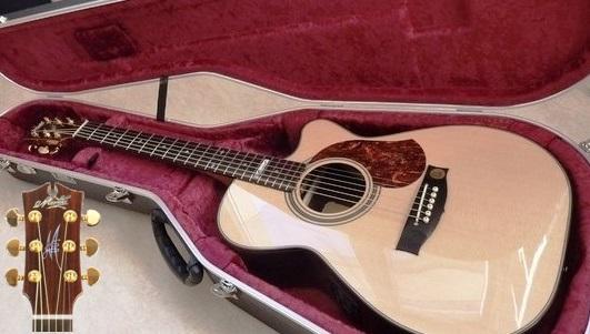 MATON EM100C MESSIAH MATON MESSIAH EM100C GUITARE ELECTRO ACOUSTIQUE PAN COUPE NATURELLE LUSTREE **FAITE A LA MAIN MADE IN AUSTRALIE**. TABLE EPICEA MASSIF. DOS ECLISSES PALISSANDRE INDIEN MANCHE ACAJOU . TOUCHE CHEVALET EBENE. PRE AMPLI AP5 PRO. MECANIQUE GROVER. ETUI MATON