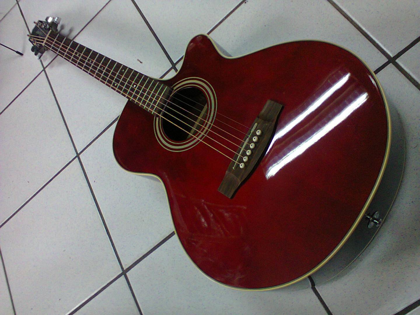 TAKAMINE EG260c WR TAKAMINE EG260c WR GUITARE ELECTRO ACOUSTIQUE PAN COUPE WINE RED. TABLE EPICEA TOUCHE & CHEVALET PALISSANDRE. MANCHE DOS ECLISSES NATO. PREAMPLI TP4T. MECANIQUE BAIN D'HUILE CHROME.