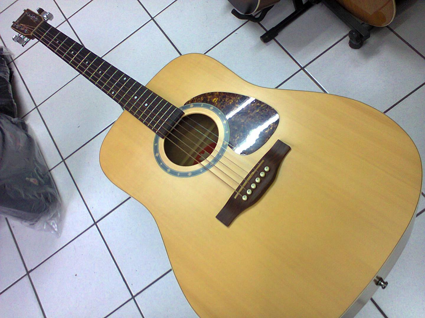 NORMAN ENCORE B20 NORMAN B20 **OCCASION** GUITARE ACOUSTIQUE CANADIENNE NATURELLE SATINEE FAITE MAIN. TABLE EPICEA MASSIF. FOND ECLISSES MERISIER. MANCHE ERABLE ARGENTE TOUCHE CHEVALET PALISSANDRE. MECANIQUE CHROMEE BAIN D'HUILE. PLAQUE ECAILLE.