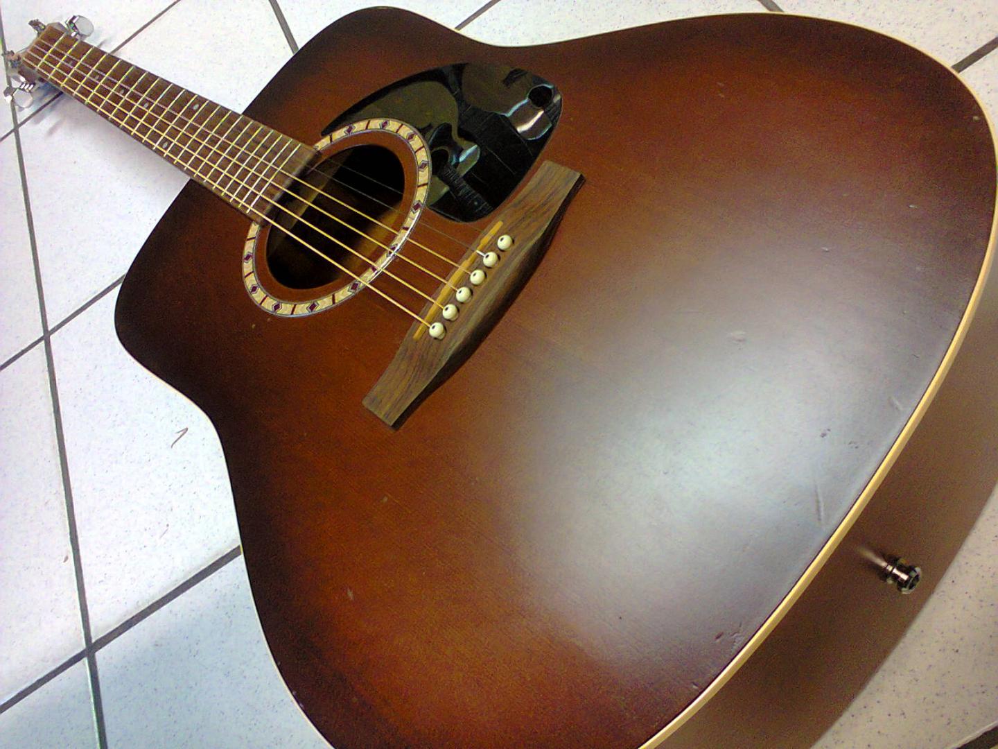 A&L CEDAR ANTIQUE BURST A&L CEDAR ANTIQUE BURST GUITARE ACOUSTIQUE **LUTHIER CANADIEN** TOBACCO SATINE. TABLE CEDRE MASSIF. FOND & ECLISSES MERISIER. MANCHE ERABLE. TOUCHE & CHEVALET PALISSANDRE. MECANIQUE BAIN D'HUILE.