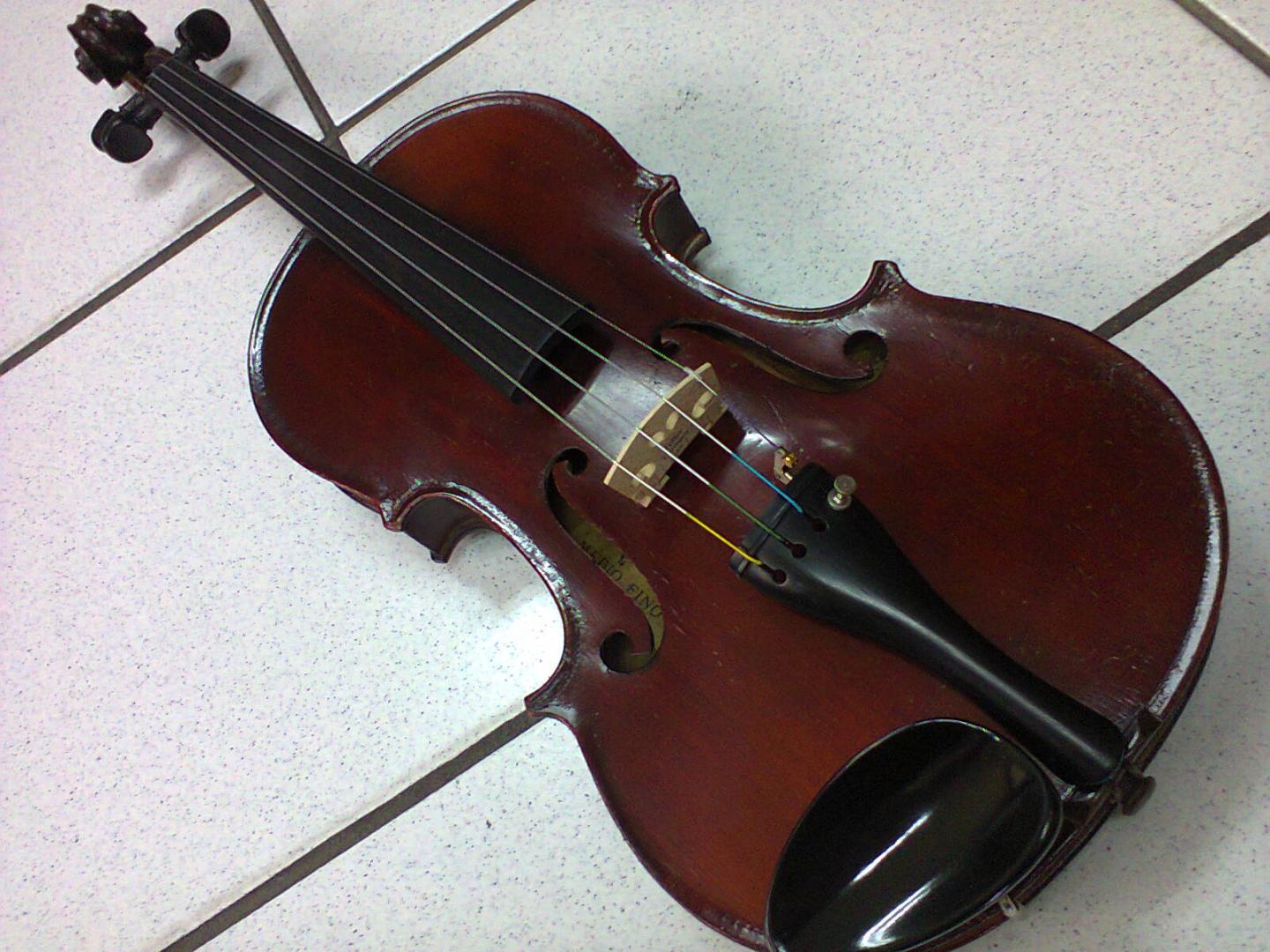 VIOLON 4/4 JEROME THIBOUVILLE LAMY (JTL) MEDIO FINO DEBUT 1900 JEROME THIBOUVILLE LAMY (JTL) MEDIO FINO DEBUT 1900 VIOLON 4/4 LUTHIER Français. TABLE EPICEA. DOS & ECLISSES ERABLE. GARNITURE EBENE. CORDE DOMINANT.