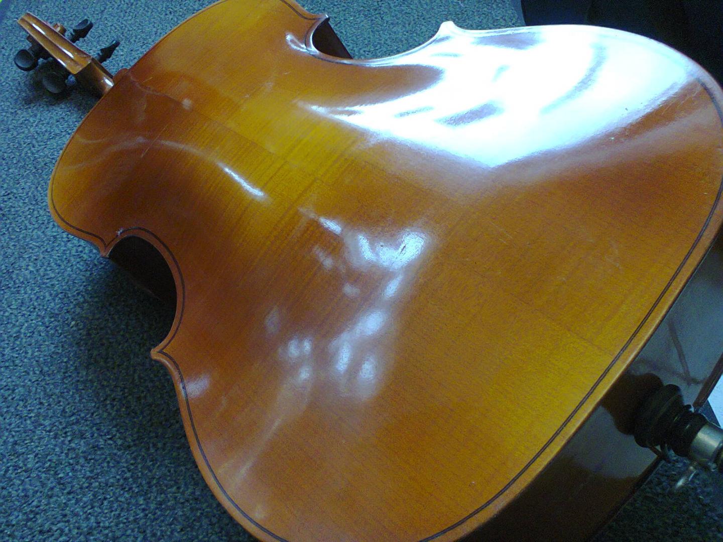 EBERHARD MEINEL EBERHARD MEINEL VIOLONCELLE 1/2 MADE IN GERMANY. TABLE EPICEA. DOS ECLISSES ERABLE FLAMME. GARNITURE EBENE. CORDE ''DOMINANT'' (neuve).