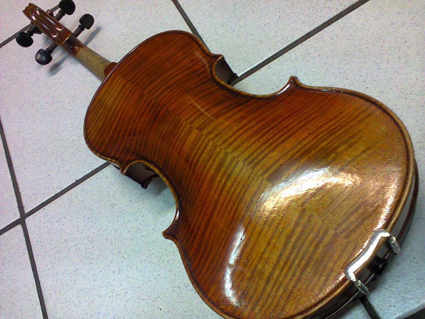 GORONOK Alexey Romanov 4/4 GORONOK Alexey Romanov 4/4 VIOLON 4/4 FAIT EN RUSSIE. TABLE EPICEA. DOS ECLISSES ERABLE FLAMME. GARNITURE EBENE