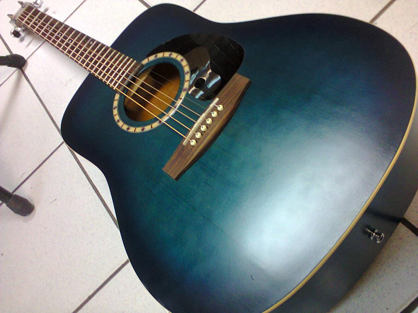 Art & Lutherie Cedar Blue Art & Lutherie Cedar Blue GUITARE ACOUSTIQUE **LUTHIER CANADIEN** BLEUE SATINE. TABLE CEDRE MASSIF. FOND & ECLISSES MERISIER. MANCHE ERABLE. TOUCHE & CHEVALET PALISSANDRE. MECANIQUE BAIN D'HUILE.