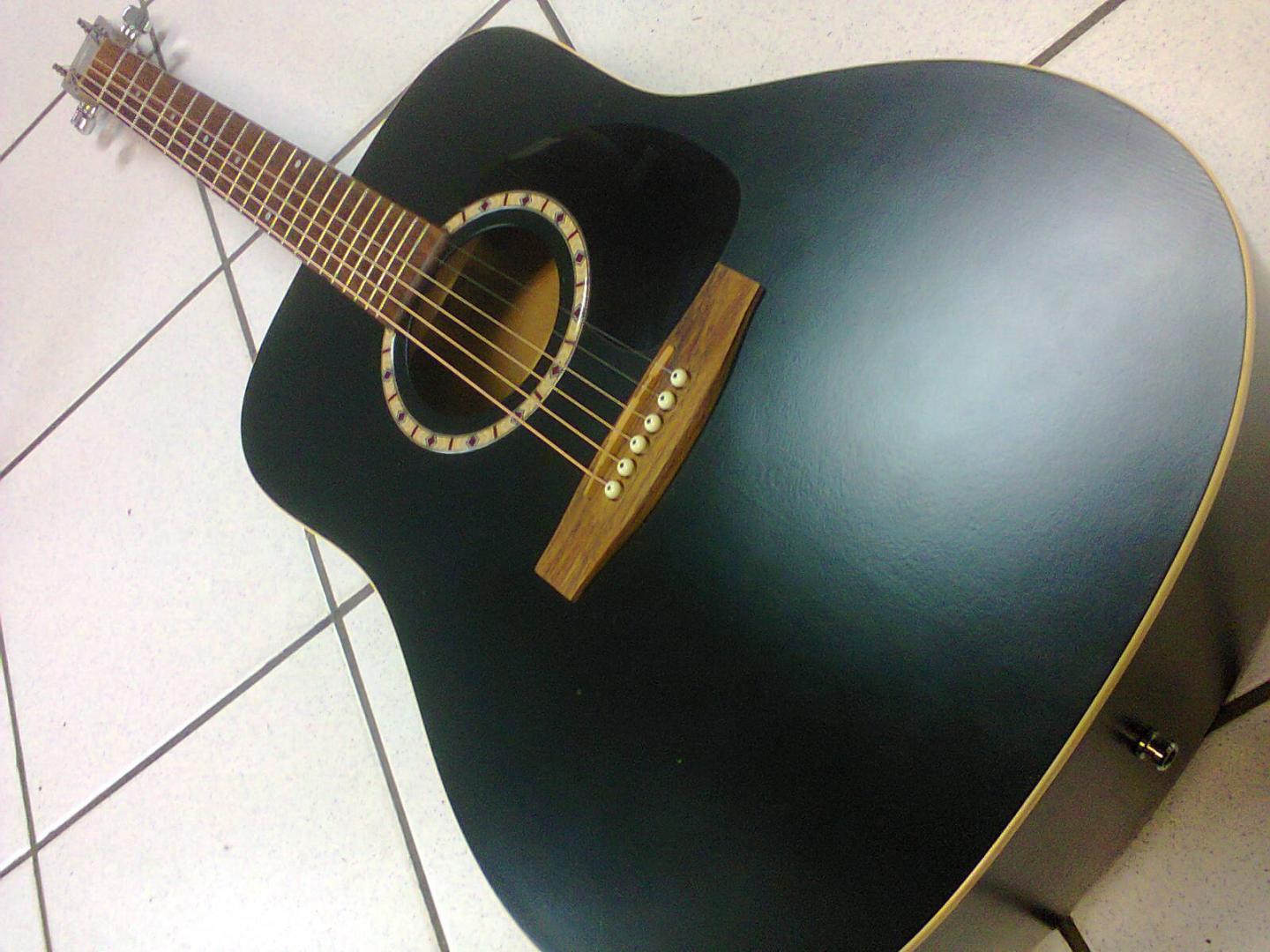 ART & LUTHERIE CEDAR BLACK ART & LUTHERIE CEDAR BLACK GUITARE ACOUSTIQUE LUTHIER CANADIEN NOIR SATINE. TABLE CEDRE MASSIF. FOND & ECLISSES MERISIER. MANCHE ERABLE. TOUCHE & CHEVALET PALISSANDRE. MECANIQUE BAIN D'HUILE.