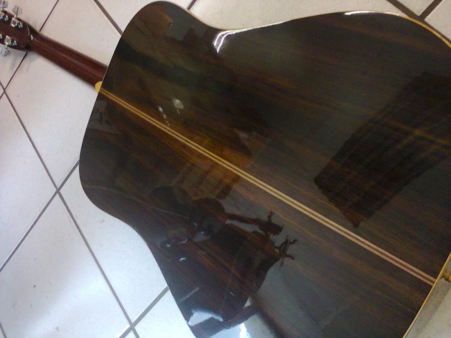 Aria LW-20 MADE IN JAPAN Aria LW-20 **FAITE AU JAPON** GUITARE ACOUSTIQUE **FAITE AU JAPON** NATUREL BRILLANT. TABLE EPICEA MASSIVE. MANCHE ACAJOU. DOS ECLISSES CHEVALET TOUCHE PALISSANDRE. PLAQUE ECAILLE