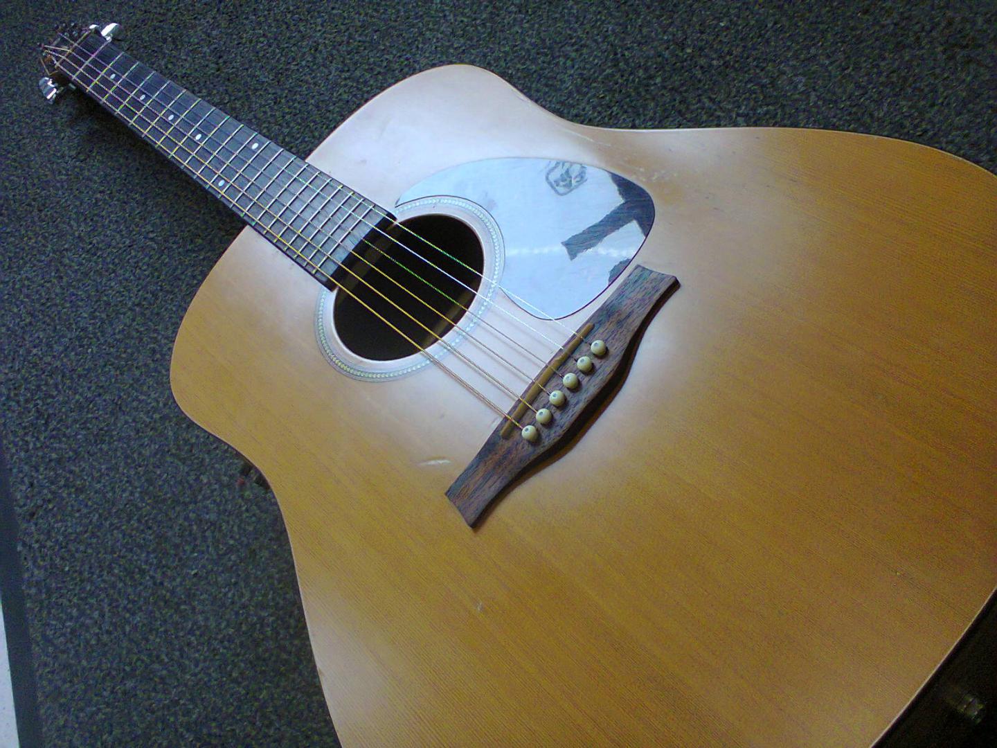 SEAGULL S6 ORIGINAL Q1T SEAGULL S6 ORIGINAL Q1T GUITARE ELECTRO ACOUSTIQUE CANADIENNE FAITE MAIN NATURELLE SATINEE. . TABLE CEDRE MASSIF. FOND ECLISSES MERISIER. MANCHE ERABLE ARGENTE TOUCHE CHEVALET PALISSANDRE. MECANIQUE CHROMEE BAIN D'HUILE. PLAQUE ECAILLE. PRE AMPLI ACCORDEUR GODIN EPM