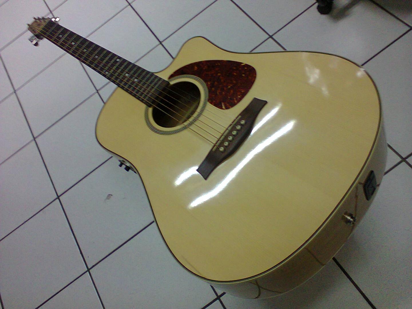 SEAGULL Performer CW Flame Maple QIT 032464 SEAGULL Performer CW Flame Maple QIT 032464 **OCCASION** GUITARE ELECTRO ACOUSTIQUE PAN COUPE NATURELLE LUSTREE MADE IN CANADA. TABLE EPICEA MASSIF. DOS ECLISSES ERABLE FLAMME. MANCHE ERABLE ARGENTE FLAMME TOUCHE PALISSANDRE. MECANIQUE CHROME. PREAMPLI GODIN EPM QUANTUM ACCORDEUR.